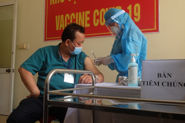 Đà Nẵng: 7 người phản ứng sau khi tiêm vaccine phòng Covid-19 - Ảnh 1.