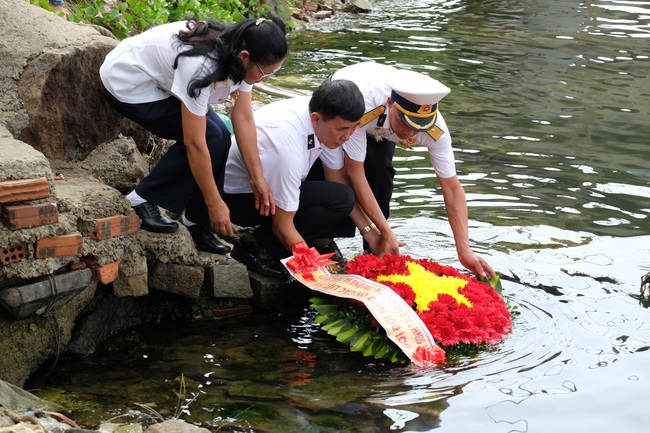 Đà Nẵng: Xúc động lễ tưởng niệm 64 chiến sĩ Gạc Ma - Ảnh 9.