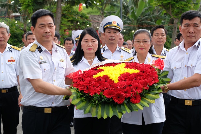 Đà Nẵng: Xúc động lễ tưởng niệm 64 chiến sĩ Gạc Ma - Ảnh 2.