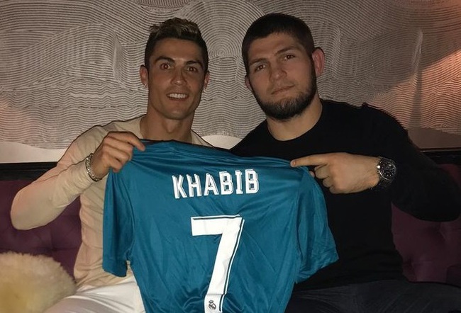 &quot;Đại bàng&quot; Khabib tiết lộ điều khiến Ronaldo trăn trở nhất - Ảnh 1.