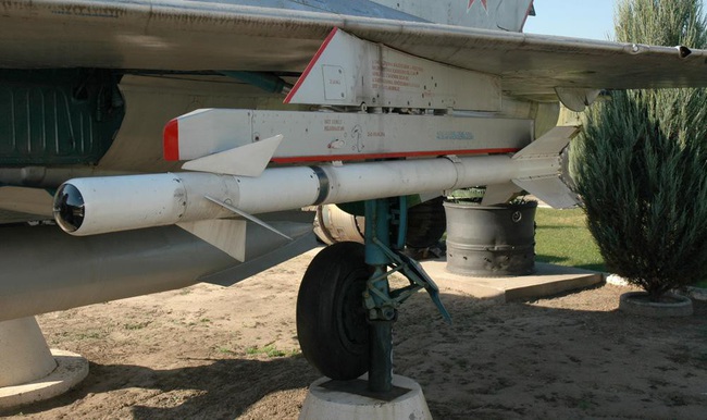 Liên Xô sao chép tên lửa Mỹ (kỳ 2): “Món quà” định mệnh từ Mỹ mang tên AIM-9 - Ảnh 13.