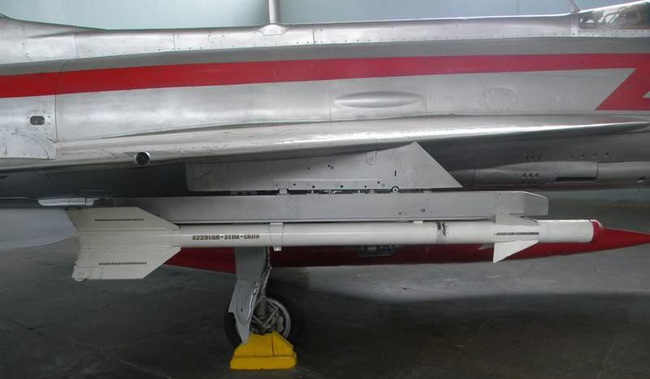 Liên Xô sao chép tên lửa Mỹ (kỳ 2): “Món quà” định mệnh từ Mỹ mang tên AIM-9 - Ảnh 22.