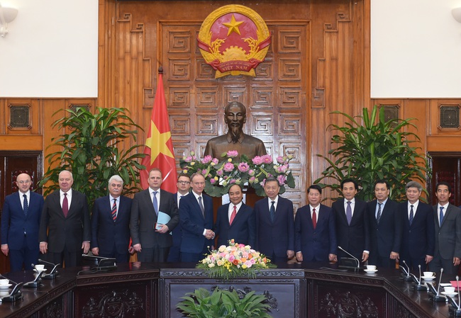 Thủ tướng cảm ơn Nga tặng Việt Nam vaccine Sputnik-V - Ảnh 1.