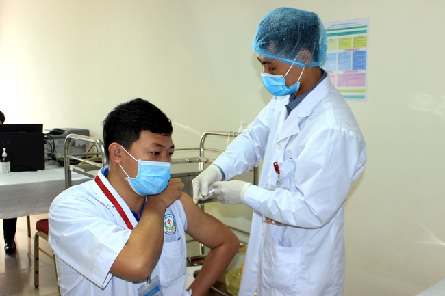 Bắc Ninh: Đồng ý dùng 185 tỷ đồng tiêm vaccine phòng Covid-19 miễn phí cho 300.000 đối tượng ưu tiên  - Ảnh 1.