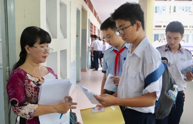 Ông bố Hà Nội chia sẻ sự gay cấn của các kỳ thi chuyển cấp hiện nay, có 1 kỳ thi còn căng hơn ĐH - Ảnh 2.