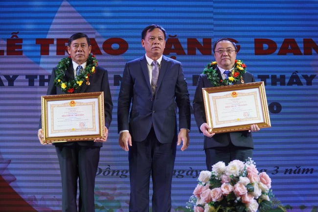 Phong tặng danh hiệu Thầy thuốc nhân dân - Thầy thuốc ưu tú cho 40 cán bộ y tế Đồng Nai - Ảnh 2.