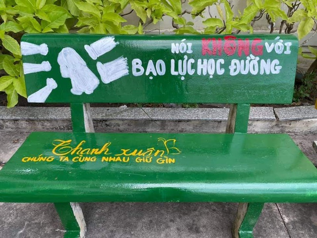 Những thông điệp ý nghĩa trên ghế đá trường học