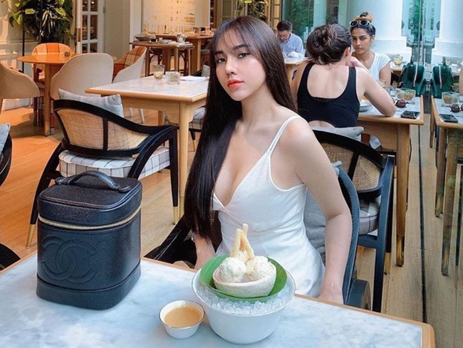 Nàng WAGs sexy nhất Việt Nam khoe vòng 1 buốt mắt - Ảnh 8.