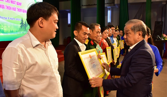 Chủ tịch TT-Huế mong “Ngày chủ nhật xanh” thực chất hơn, từ nhặt rác chuyển sang không xả rác - Ảnh 2.