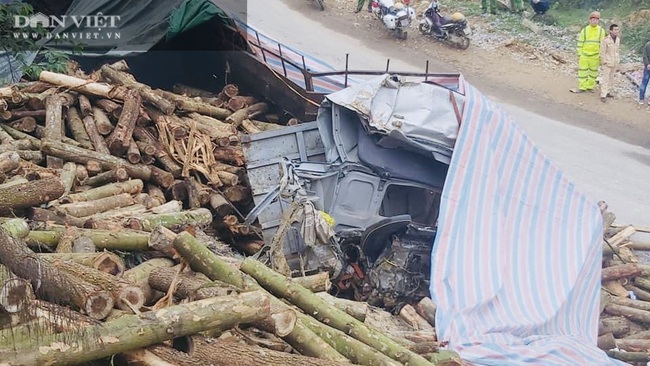 Cận cảnh hiện trường vụ xe tải chở keo đâm vào taluy khiến 7 người chết tại Thanh Hóa - Ảnh 1.