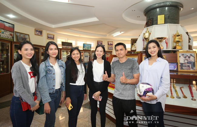 HLV Kiatisuk chụp ảnh với dàn Hoa hậu Việt Nam  - Ảnh 4.