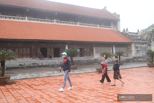 Clip: Nhà thờ đá Phát Diệm độc nhất Việt Nam vắng khách bởi Covid-19 - Ảnh 2.