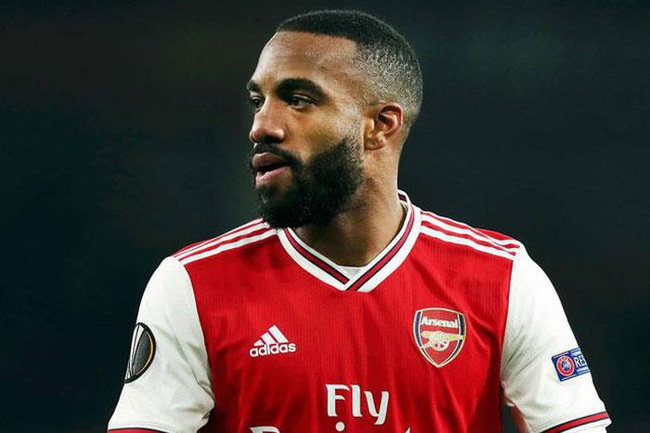 Lacazette vừa giúp Pháo thủ ngắt mạch toàn hòa và thua.