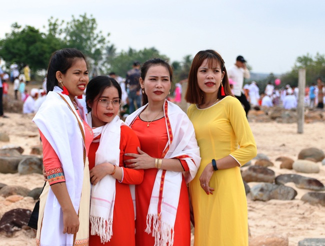 Tết Ramưwan lễ hội văn hóa đặc sắc của người Chăm ở Bình Thuận- Ninh Thuận - Ảnh 12.