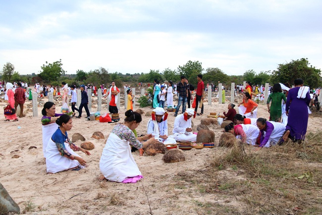 Tết Ramưwan lễ hội văn hóa đặc sắc của người Chăm ở Bình Thuận- Ninh Thuận - Ảnh 13.