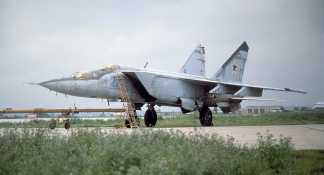 Mệnh danh &quot;Vua Tốc Độ&quot;, chiến đấu cơ MiG-25 Liên Xô nhanh đến mức nào? - Ảnh 2.