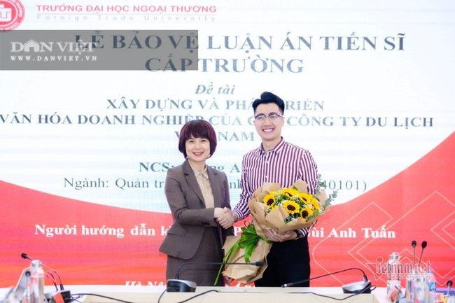 Thầy giáo điển trai ĐH Ngoại thương: Từng du học Anh, tấm gương truyền cảm hứng cho sinh viên - Ảnh 1.