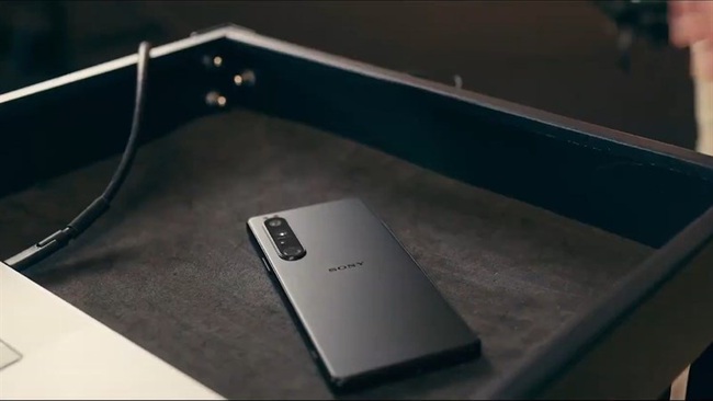 Cận cảnh Sony Xperia 1 Mark III: Siêu phẩm đầu tiên có màn hình 4K HDR, 120Hz, giá bất ngờ - Ảnh 1.