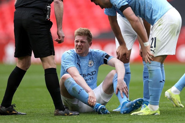 De Bruyne dính chấn thương mắt cá.