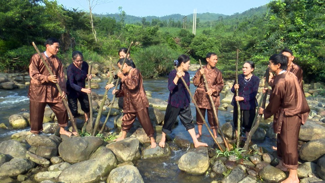 (gop) Đến chợ rằm mua bán, tìm duyên... - Ảnh 1.