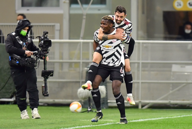 Bruno Fernandes muốn Paul Pogba ở lại cùng anh.