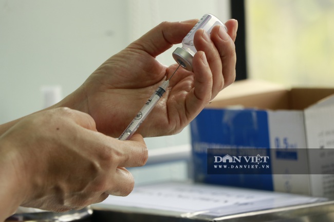 Yên Bái: Triển khai tiêm vắc xin Covid-19 cho cán bộ, nhân viên y tế tuyến đầu - Ảnh 3.