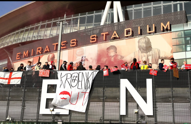 CĐV Arsenal treo hình nộm, đòi đuổi cổ tỷ phú Stan Kroenke - Ảnh 5.