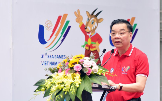 Chủ tịch Hà Nội Chu Ngọc Anh tham gia chạy bộ quanh Hồ Gươm  - Ảnh 1.
