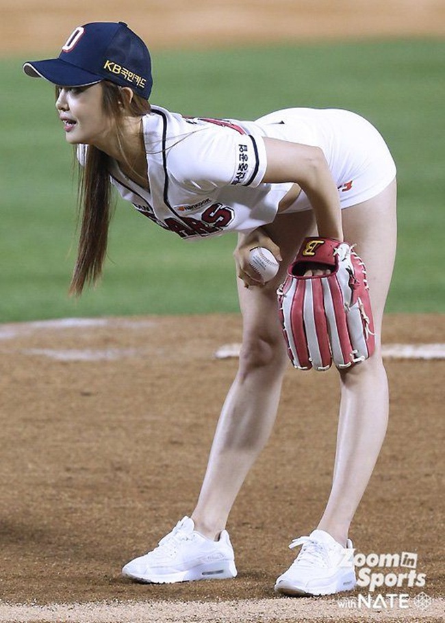 Hàn Quốc &quot;chơi chiêu&quot;, dùng gái xinh để kích cầu môn bóng chày - Ảnh 6.