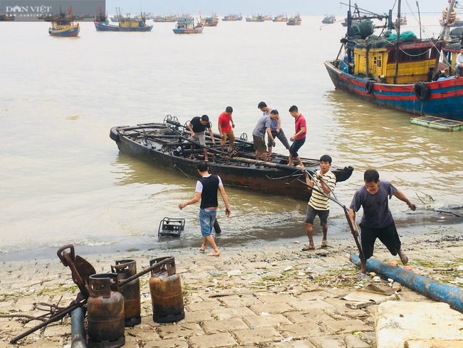 Thanh Hóa: Chủ tàu cá cháy rụi trong đêm, mất sạch vốn liếng hơn 3 tỉ đồng - Ảnh 8.