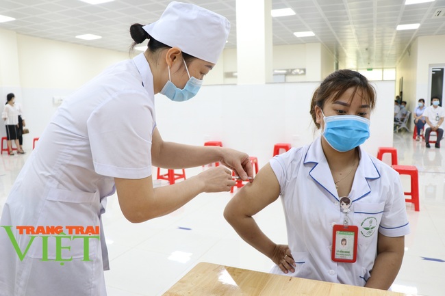 Sơn La: Tổ chức tiêm vaccine phòng Covid-19 - Ảnh 1.