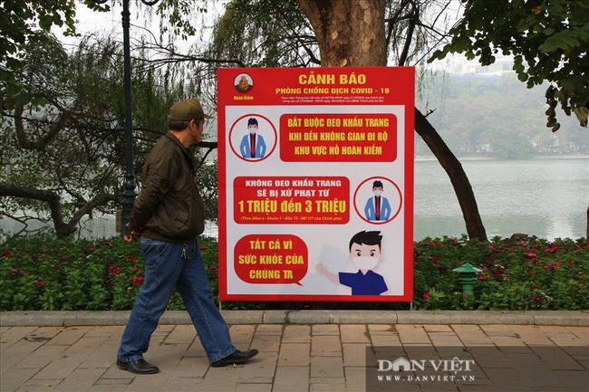 Hà Nội: Nhiều người dân “quên” đeo khẩu trang nơi công cộng - Ảnh 10.