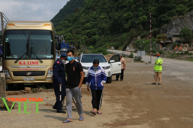 Sơn La: Lập trạm kiểm soát phương tiện giao thông phòng chống Covid-19 tại 3 huyện - Ảnh 2.