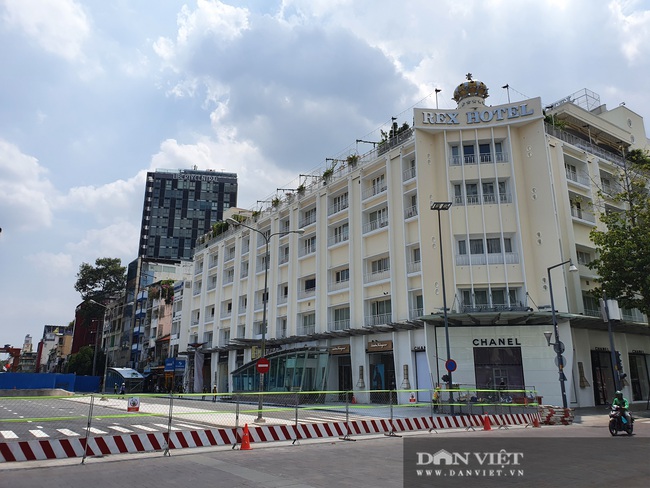 TP.HCM: Cận cảnh đường Lê Lợi sau 7 năm bị lô cốt của Metro số 1 bủa vây - Ảnh 9.