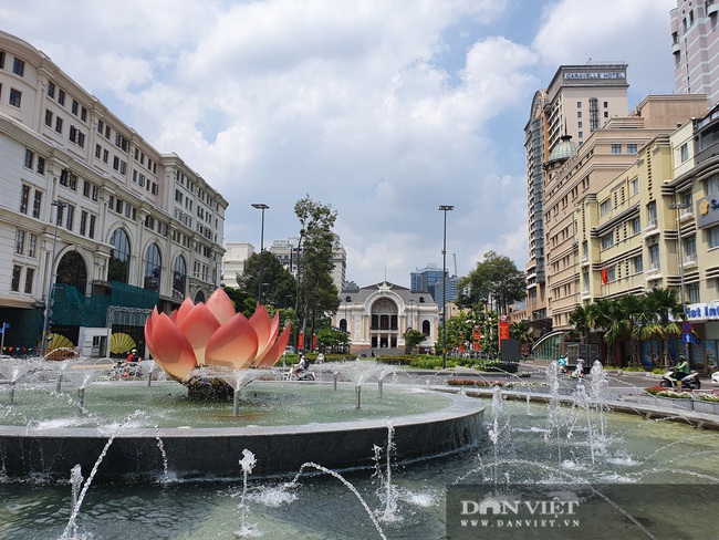 TP.HCM: Cận cảnh đường Lê Lợi sau 7 năm bị lô cốt của Metro số 1 bủa vây - Ảnh 11.