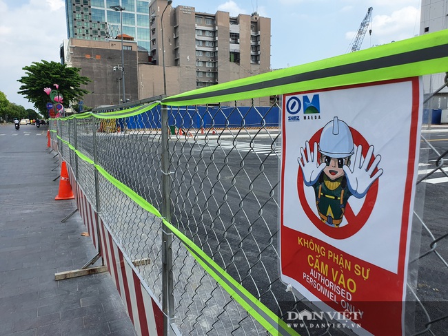 TP.HCM: Cận cảnh đường Lê Lợi sau 7 năm bị lô cốt của Metro số 1 bủa vây - Ảnh 4.