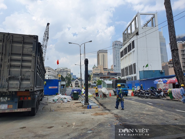TP.HCM: Cận cảnh đường Lê Lợi sau 7 năm bị lô cốt của Metro số 1 bủa vây - Ảnh 3.