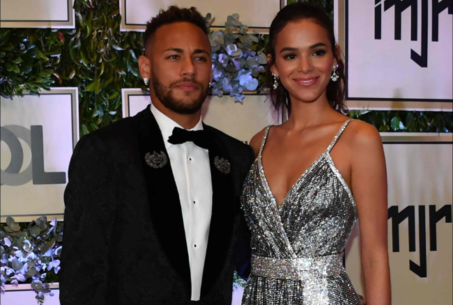 Neymar và cô bạn gái cũ Bruna Marquezine.