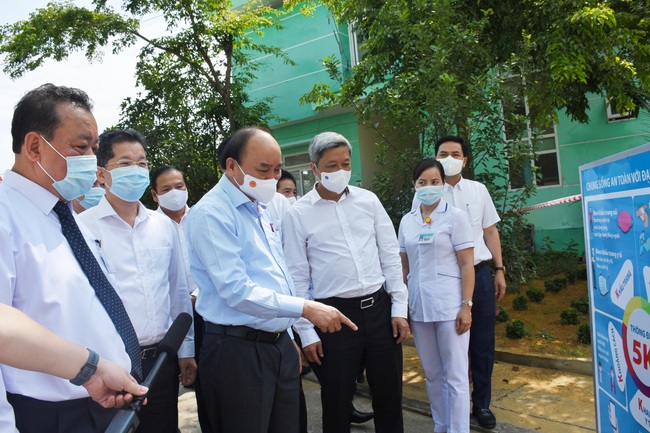 Chủ tịch nước Nguyễn Xuân Phúc: &quot;Ngành Y tế chưa thể có nghỉ ngơi lúc này - Ảnh 2.