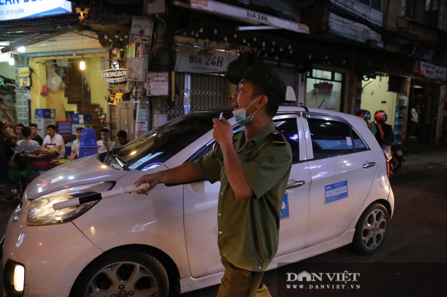 Quán bar, karaoke ở Hà Nội 'ngậm ngùi' đóng cửa - Ảnh 2.