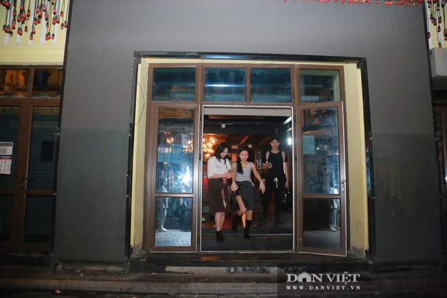 Quán bar, karaoke ở Hà Nội 'ngậm ngùi' đóng cửa - Ảnh 8.