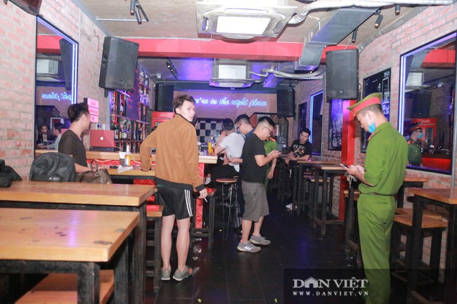 Quán bar, karaoke ở Hà Nội 'ngậm ngùi' đóng cửa - Ảnh 14.
