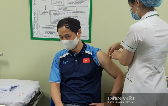 HLV Park Hang Seo được tiêm vaccine ngừa COVID-19 - Ảnh 4.