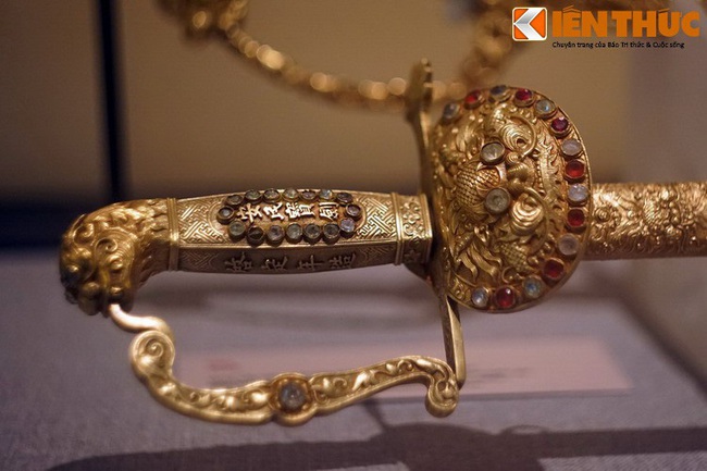 Những món cổ vật cực quý gắn với cuộc đời vua Khải Định - Ảnh 6.
