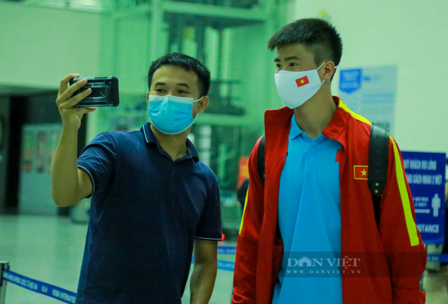 Đội tuyển Việt nam hào hứng lên đường sang UAE đấu Trung Quốc - Ảnh 11.