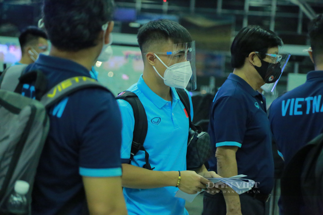 Đội tuyển Việt nam hào hứng lên đường sang UAE đấu Trung Quốc - Ảnh 12.