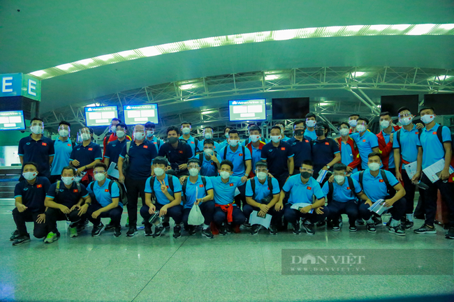Đội tuyển Việt nam hào hứng lên đường sang UAE đấu Trung Quốc - Ảnh 14.
