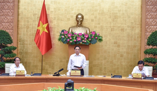 Thủ tướng: Thừa Thiên Huế phải tập trung xây dựng kinh tế xanh, phát triển công nghiệp văn hóa  - Ảnh 1.