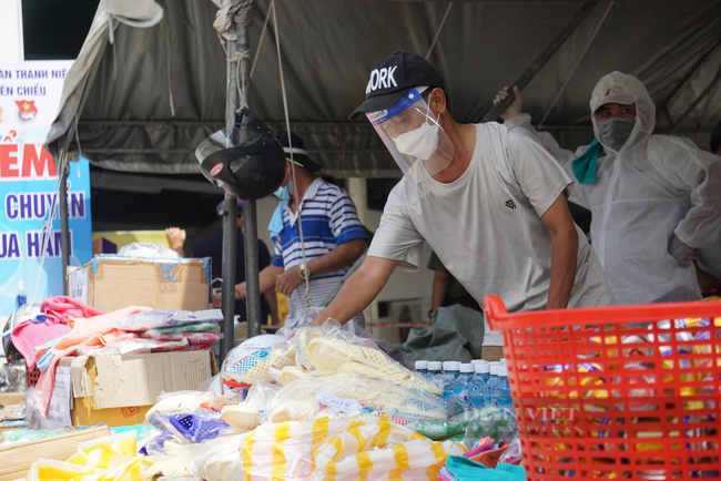 Đà Nẵng: Điều đặc biệt tại phiên chợ hỗ trợ người dân về quê  - Ảnh 5.