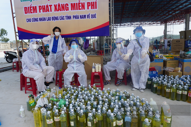 Đà Nẵng: Điều đặc biệt tại phiên chợ hỗ trợ người dân về quê  - Ảnh 9.
